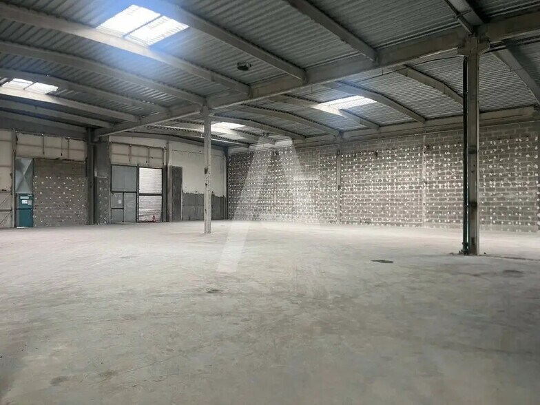 Local d’activités dans Ivry-sur-Seine à louer - Photo de l’immeuble – Image 1 sur 4