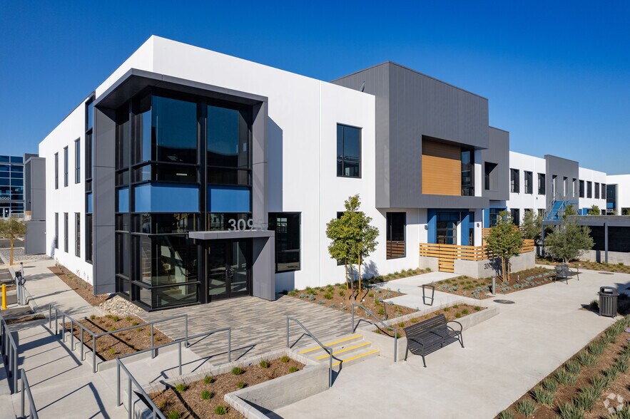 3041-3045 N Hollywood Way, Burbank, CA à vendre - Photo principale – Image 1 sur 9