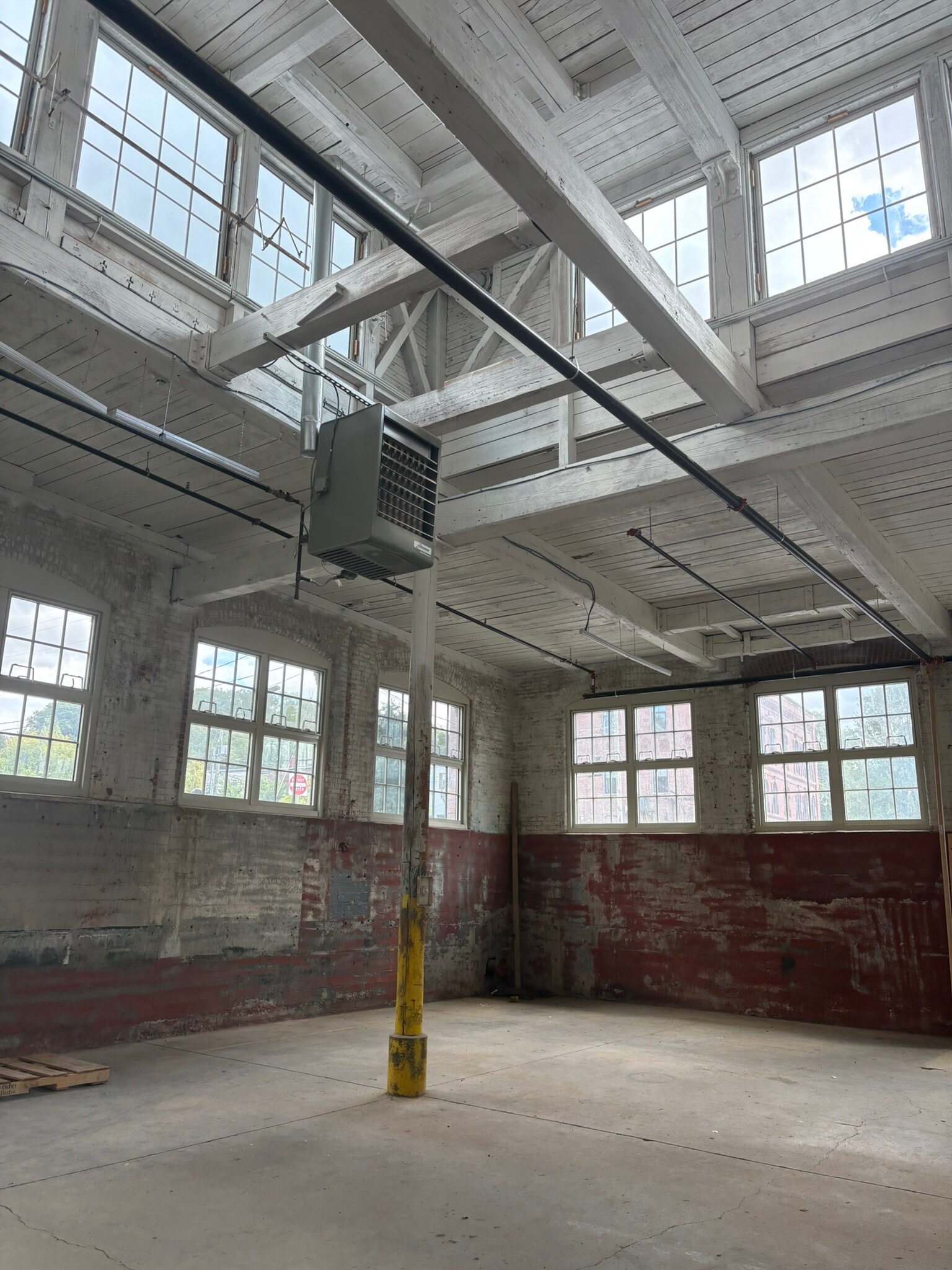 20 Canal St, Franklin, NH à louer Photo intérieure– Image 1 sur 5