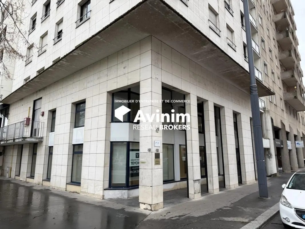 Bureau dans Montigny-le-Bretonneux à louer Photo de l’immeuble– Image 1 sur 14