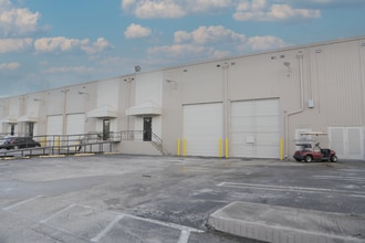 7240 SW 72nd St, Miami, FL à louer Photo intérieure– Image 1 sur 1