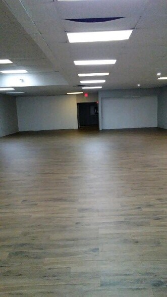 1105-1139 E Commercial St, Springfield, MO à vendre - Photo intérieure – Image 3 sur 8