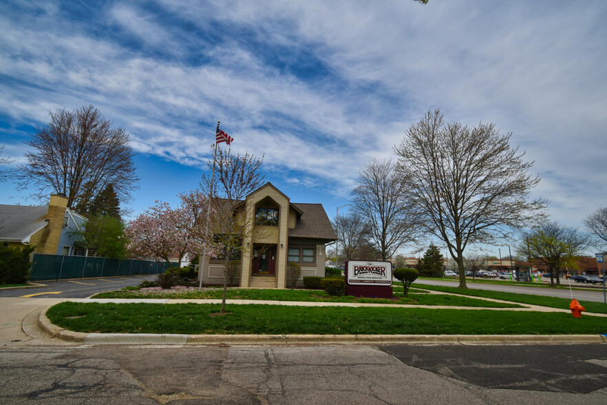 849 N Ellsworth St, Naperville, IL à vendre - Photo de l’immeuble – Image 2 sur 25