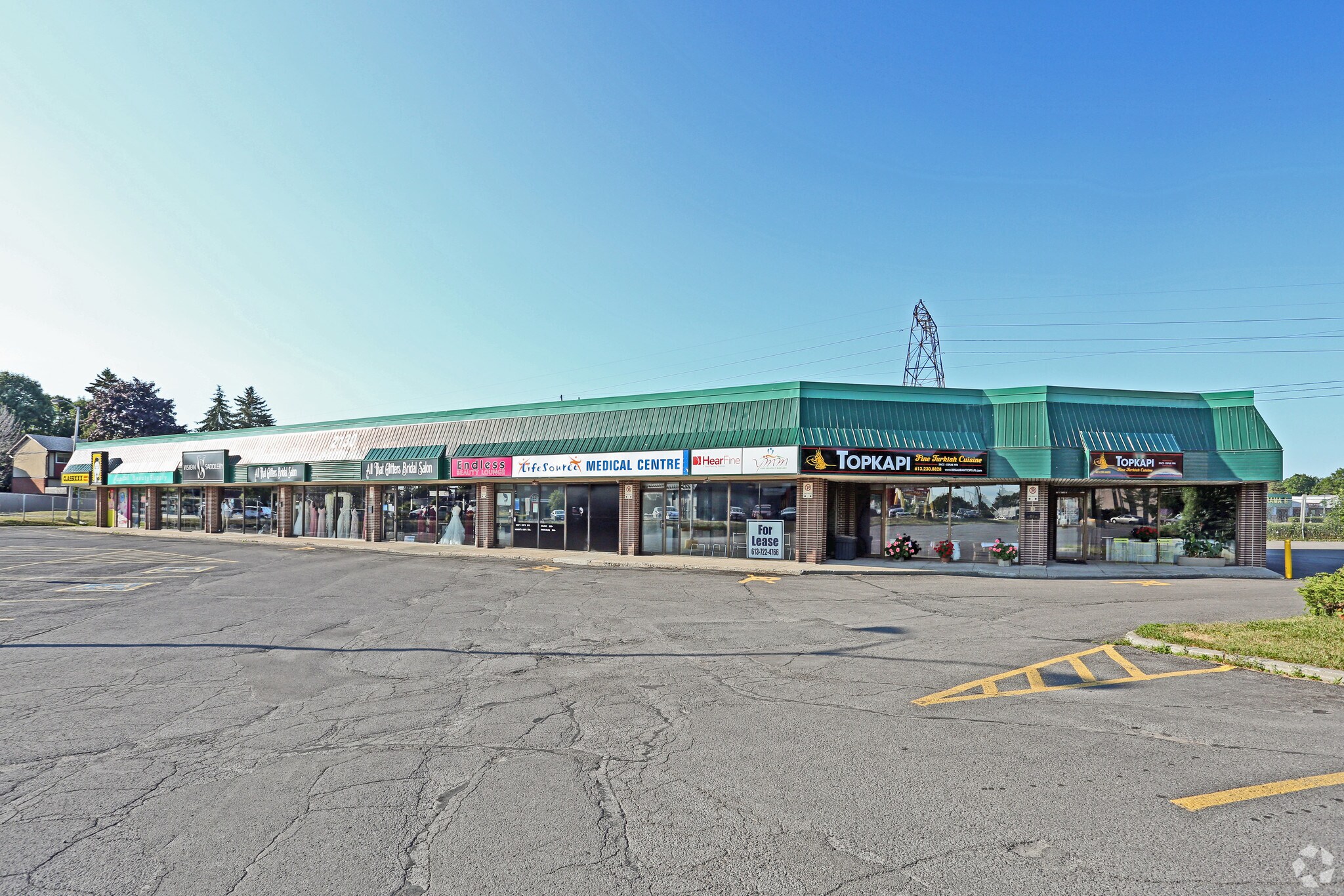 2130 Robertson Rd, Ottawa, ON à louer Photo principale– Image 1 sur 5