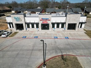 1011 W Grande Blvd, Tyler, TX à louer Photo de l’immeuble– Image 2 sur 12