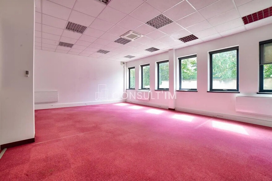 Bureau dans Courbevoie à vendre - Photo de l’immeuble – Image 3 sur 7