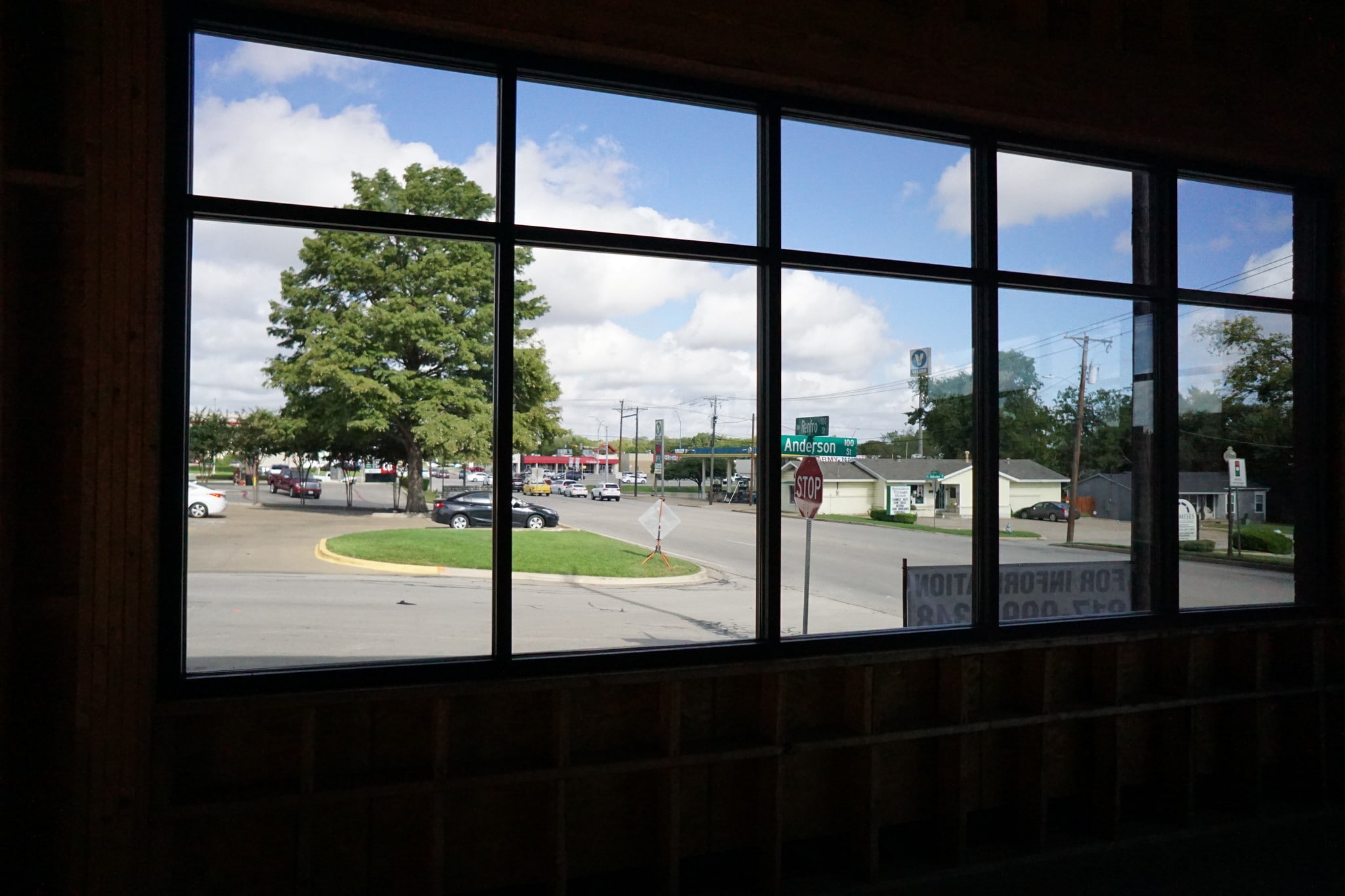 141 NW Renfro St, Burleson, TX à vendre Photo intérieure– Image 1 sur 3