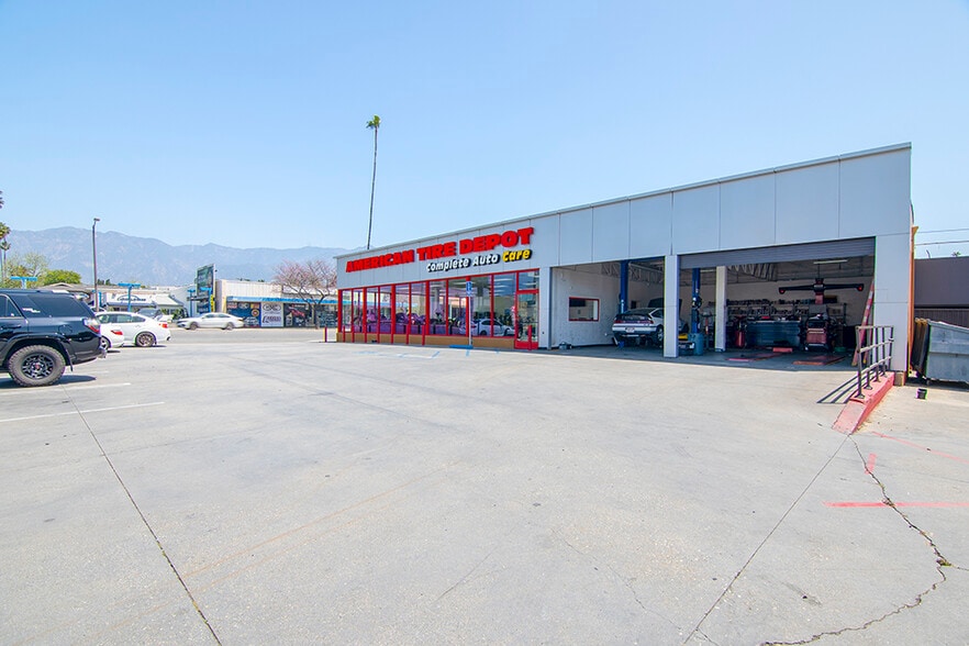 1880 E Colorado Blvd, Pasadena, CA à vendre - Photo de l’immeuble – Image 3 sur 17