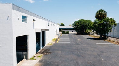 5280 NW 165th St, Hialeah, FL à louer Photo de l’immeuble– Image 1 sur 23