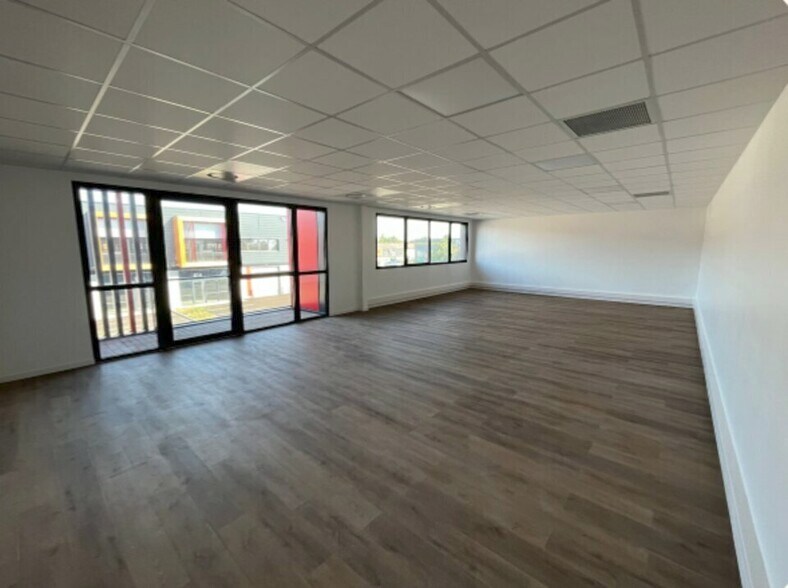 25 Rue Des Usines, Fenouillet à louer - Photo de l’immeuble – Image 3 sur 5