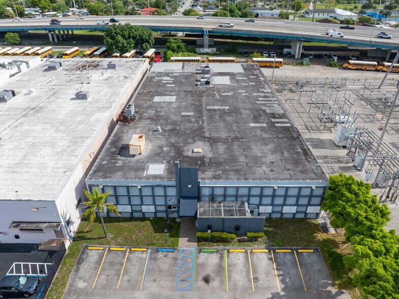 601 W 20th St, Hialeah, FL à vendre - Photo de l’immeuble – Image 2 sur 26