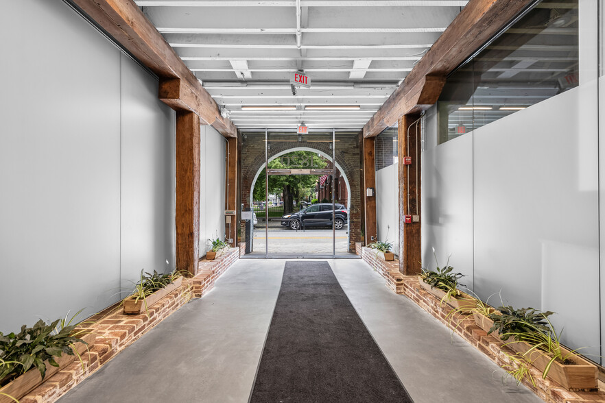 1820 Lancaster St, Baltimore, MD à louer - Hall d’entrée – Image 3 sur 11