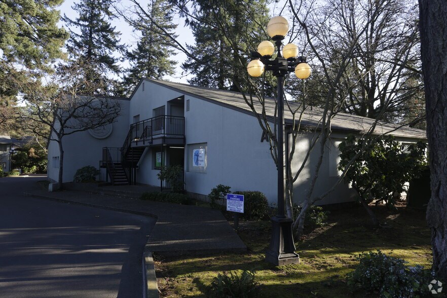 15800 Boones Ferry Rd, Lake Oswego, OR à louer - Photo principale – Image 1 sur 26