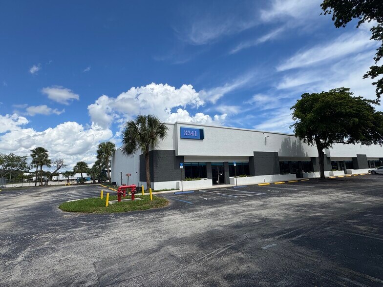 3245-3341 W McNab Rd, Pompano Beach, FL à louer - Photo de l’immeuble – Image 3 sur 22