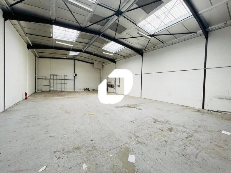 Bureau dans Pontault-Combault à louer - Photo intérieure – Image 1 sur 4