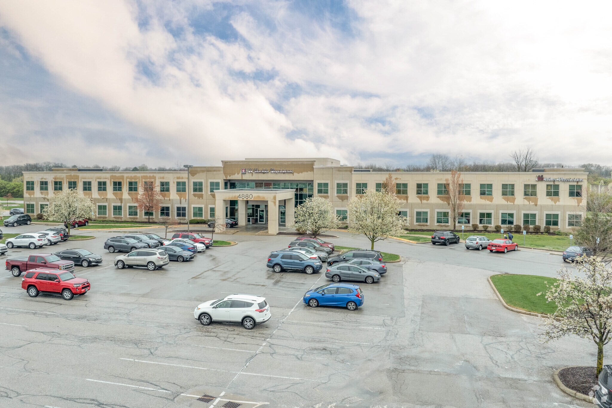4880 Century Plaza Rd, Indianapolis, IN à louer Photo principale– Image 1 sur 13