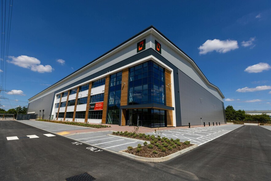 135 Mauretania Rd, Nursling à louer - Photo de l’immeuble – Image 3 sur 19