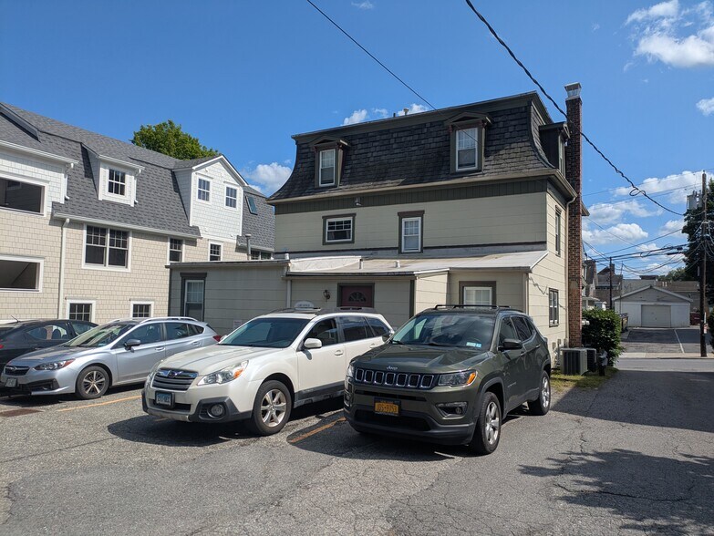 13 Edgemont Rd, Katonah, NY à vendre - Photo de l’immeuble – Image 2 sur 3