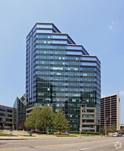 901 Lakeside Ave E, Cleveland, OH à louer - Photo de l’immeuble – Image 1 sur 8