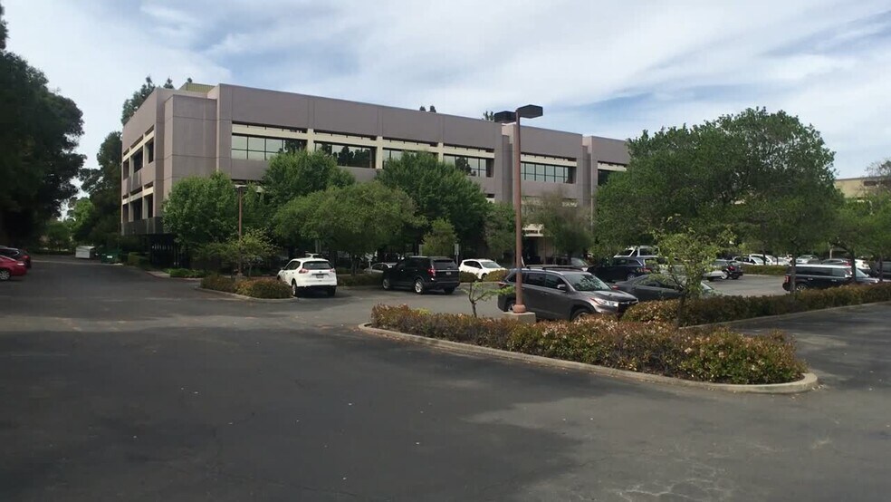 5720 Stoneridge Mall Rd, Pleasanton, CA à louer - Vidéo sur l’annonce professionnelle – Image 2 sur 9