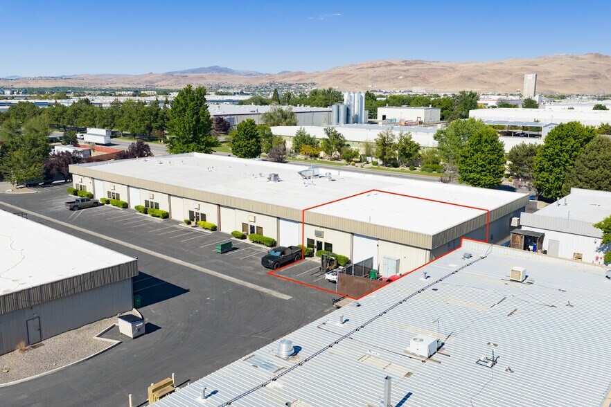 595 Spice Islands Dr, Sparks, NV à louer - Photo de l’immeuble – Image 1 sur 6