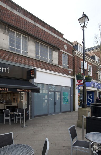 53 High St, Staines à louer - Photo de l’immeuble – Image 2 sur 4