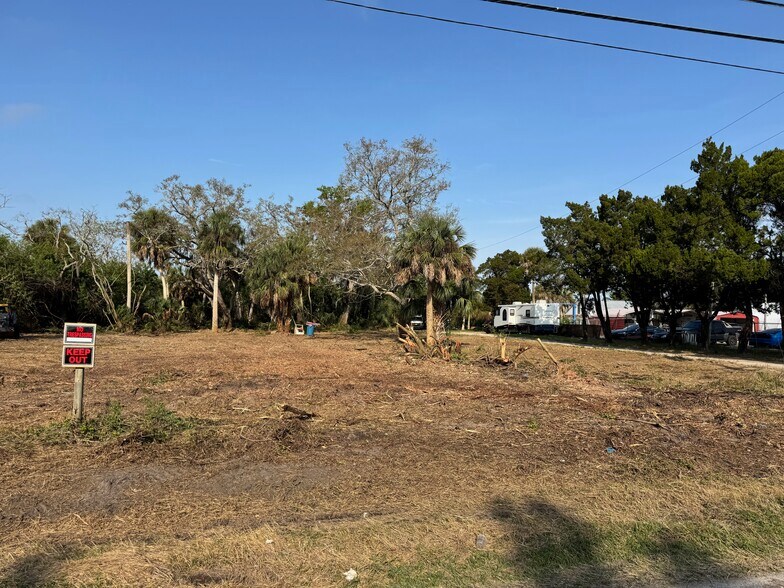 14405 Old Dixie Hwy, Hudson, FL à louer - Photo principale – Image 1 sur 8