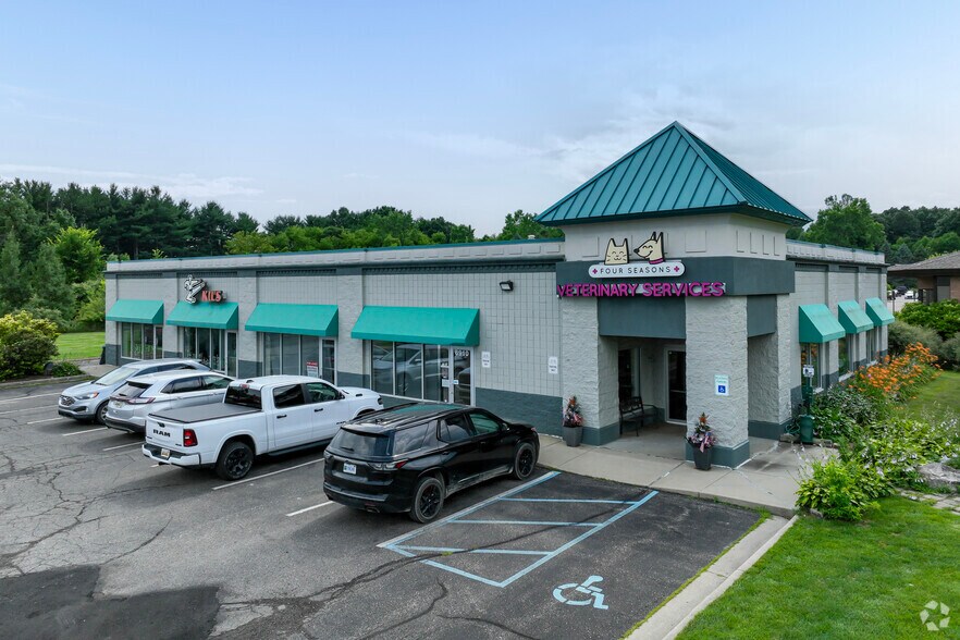 6936 Grand River Rd, Brighton, MI à louer - Photo principale – Image 1 sur 5