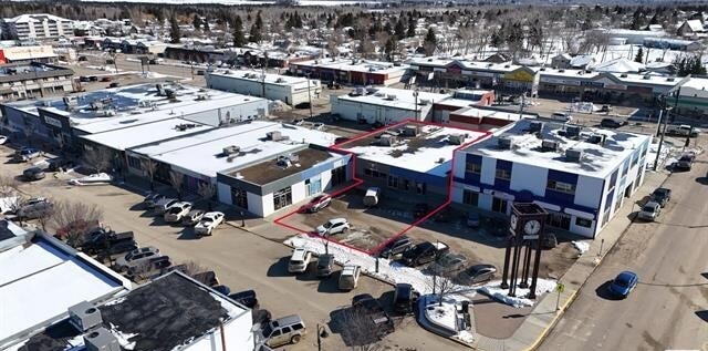 5105 51 St, Drayton Valley, AB à vendre - Aérien – Image 1 sur 8