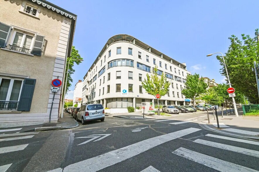 9 Rue Des Tuiliers, Lyon à louer - Photo de l’immeuble – Image 1 sur 9