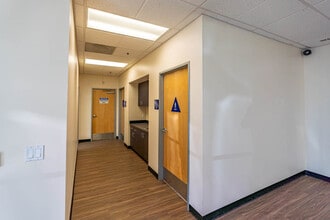 28875 Industry Dr, Valencia, CA à louer Photo intérieure– Image 2 sur 21