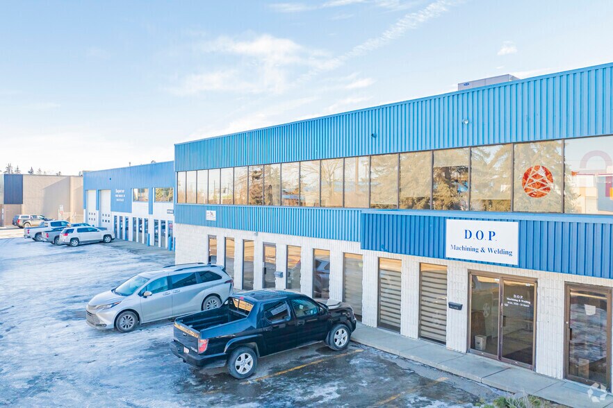 5920 35th St SE, Calgary, AB à louer - Photo principale – Image 1 sur 4