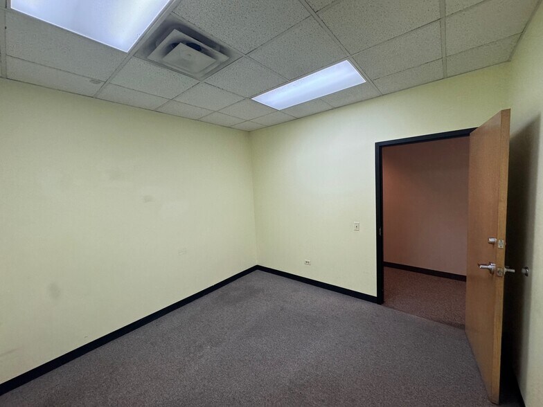 10-14 W Burlington Ave, La Grange, IL à louer - Photo de l’immeuble – Image 2 sur 11