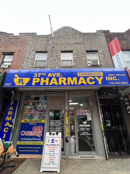 9507 Roosevelt Ave, Jackson Heights, NY à vendre - Photo de l’immeuble – Image 2 sur 14