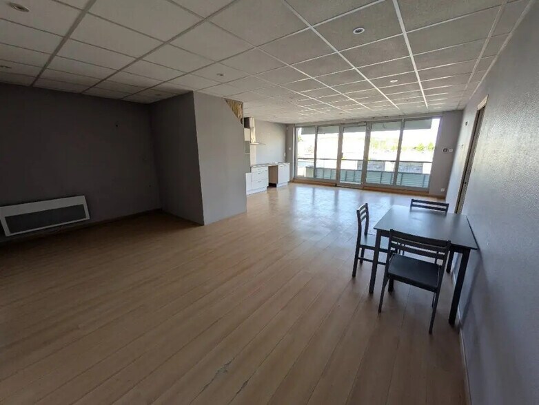 Local commercial dans Besançon à louer - Photo de l’immeuble – Image 3 sur 9