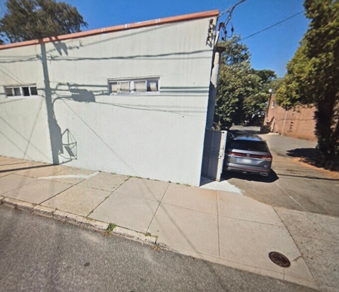 163 Broadway, Amityville, NY à vendre - Photo de l’immeuble – Image 3 sur 3