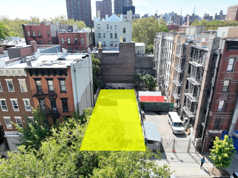 410 E 115th St, New York, NY à vendre - Photo de l’immeuble – Image 3 sur 4