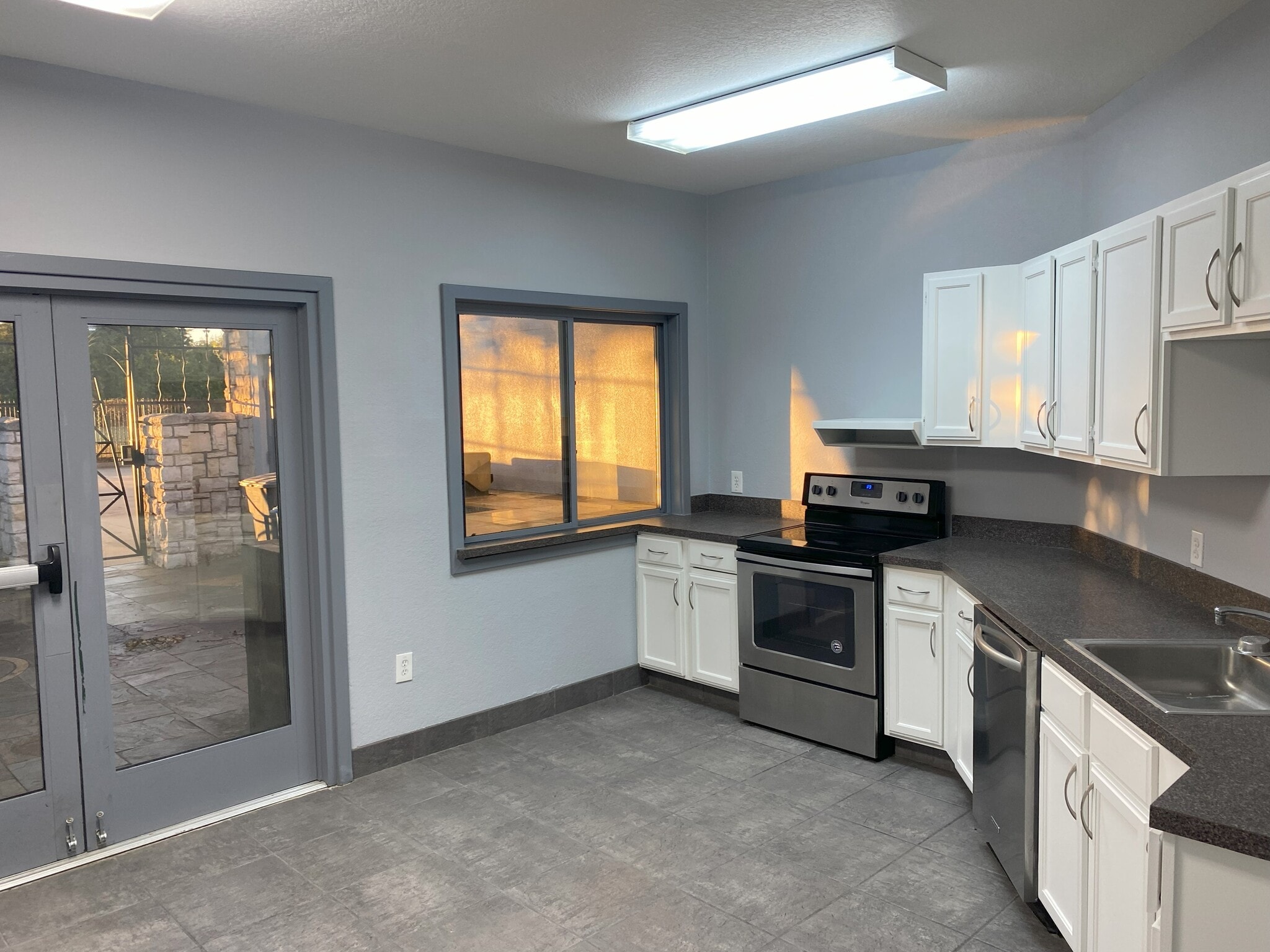 2221 Avenue J, Arlington, TX à louer Photo intérieure– Image 1 sur 3