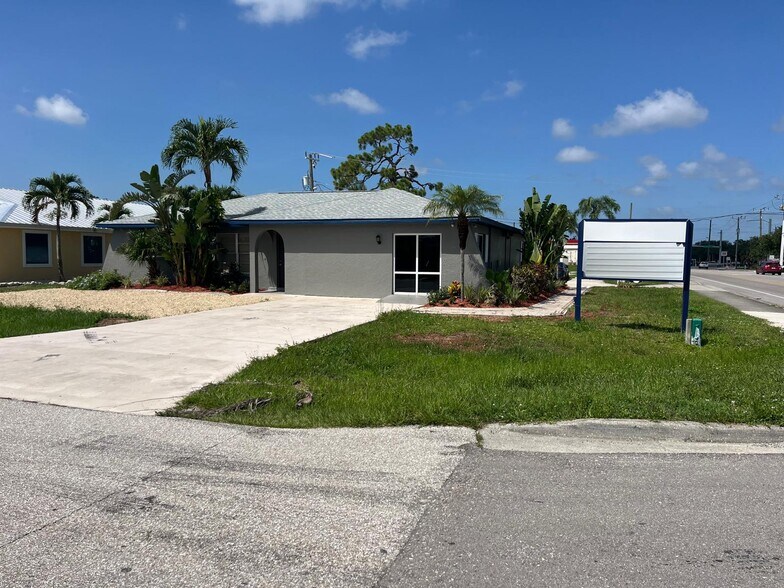 7328 Sanibel Blvd, Fort Myers, FL à louer - Photo de l’immeuble – Image 1 sur 11