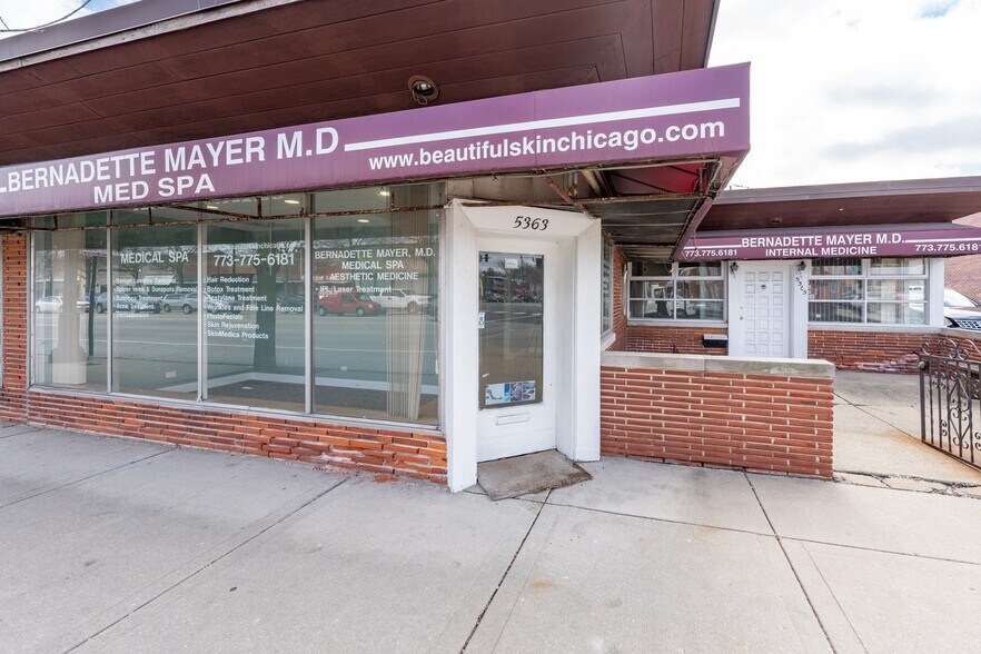 5355-5365 W Devon Ave, Chicago, IL à louer - Photo de l’immeuble – Image 2 sur 21