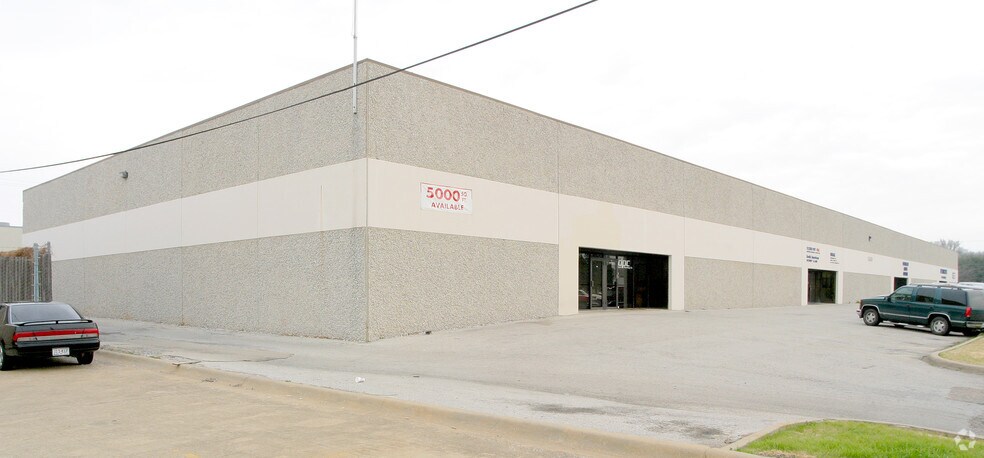 2435 Squire Pl, Farmers Branch, TX à louer - Photo de l’immeuble – Image 2 sur 8