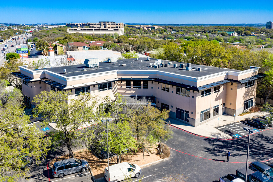 8706 Fredericksburg Rd, San Antonio, TX à louer - Photo de l’immeuble – Image 3 sur 4