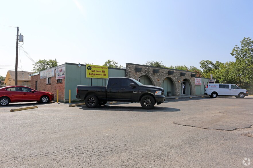 1302 S General Mcmullen Dr, San Antonio, TX à louer - Photo principale – Image 1 sur 3