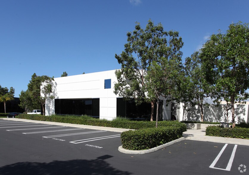 2260 Rutherford Rd, Carlsbad, CA à louer - Photo de l’immeuble – Image 3 sur 4