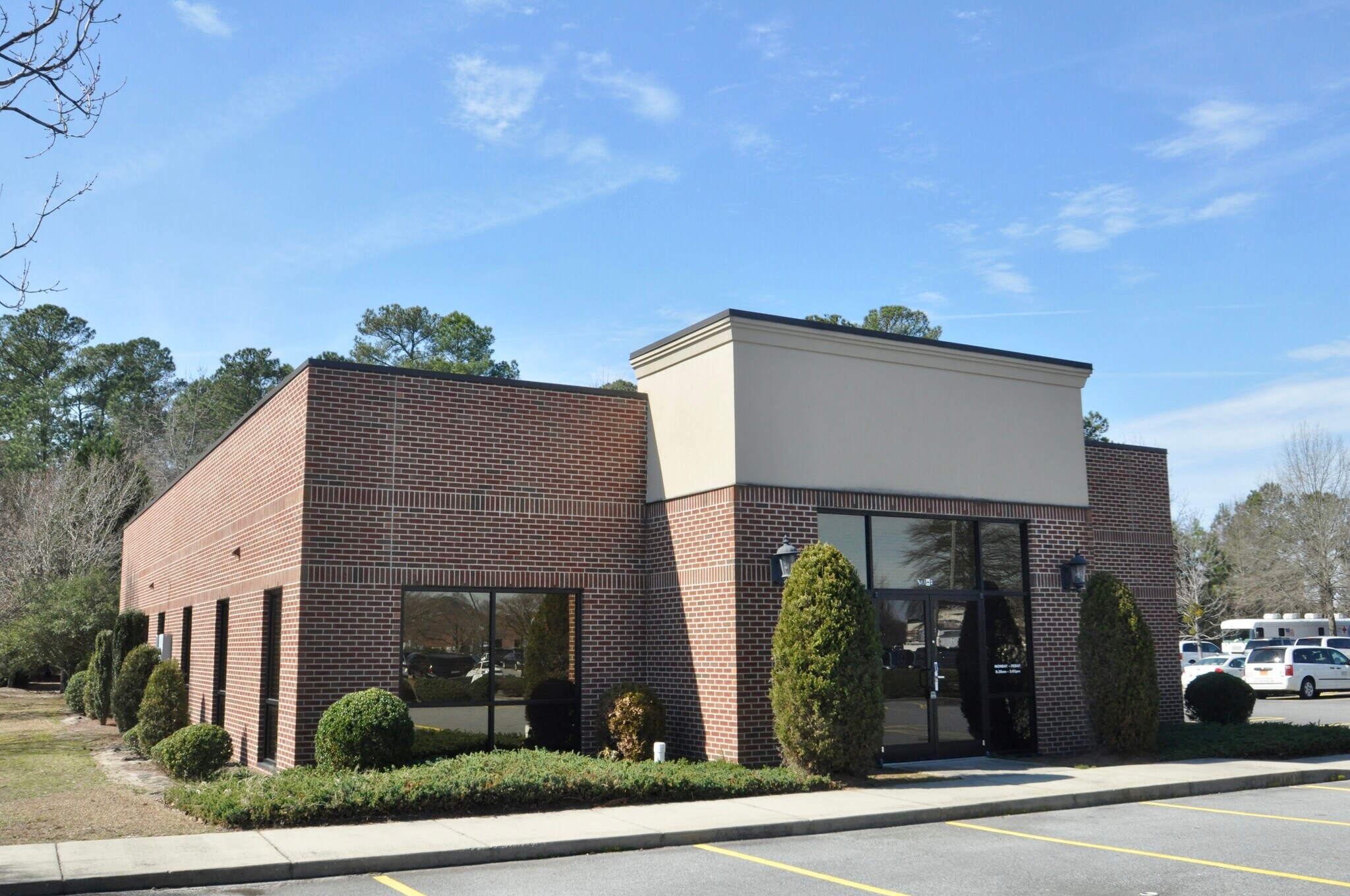 700B Cromwell Dr, Greenville, NC à louer Photo de l’immeuble– Image 1 sur 24