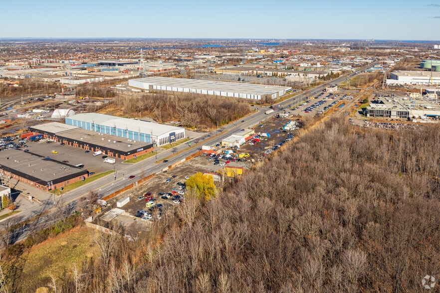 9050 Boul Henri-Bourassa E, Montréal, QC à vendre - Aérien – Image 3 sur 3