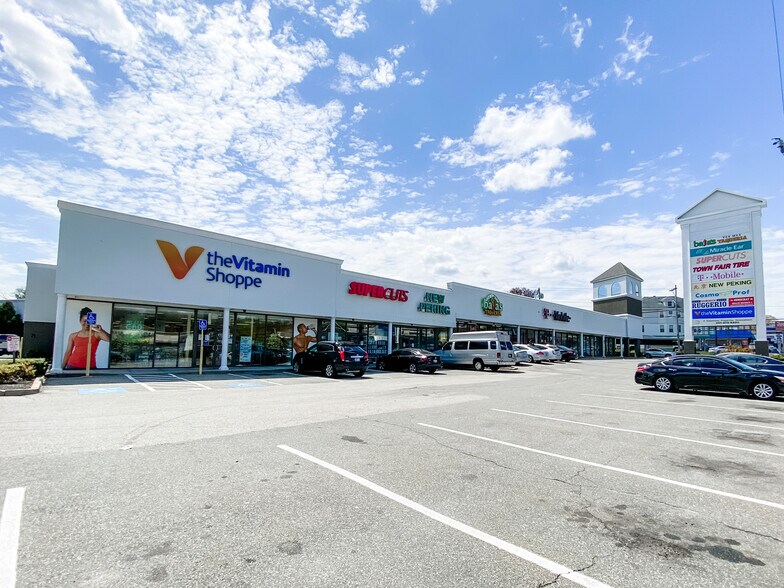 1650-1670 Mineral Spring Ave, North Providence, RI à louer - Photo principale – Image 1 sur 4