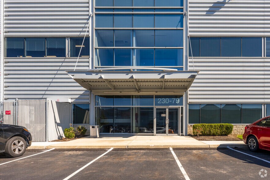 230-19 International Airport Ctr Blvd, Springfield Gardens, NY à louer - Photo de l’immeuble – Image 2 sur 4