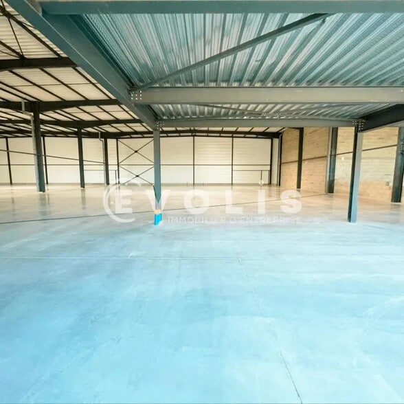 317 Rue Du Vauzel, Ambérieux à louer - Photo de l’immeuble – Image 3 sur 15