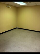 1228 Wantagh Ave, Wantagh, NY à louer Photo intérieure– Image 2 sur 8
